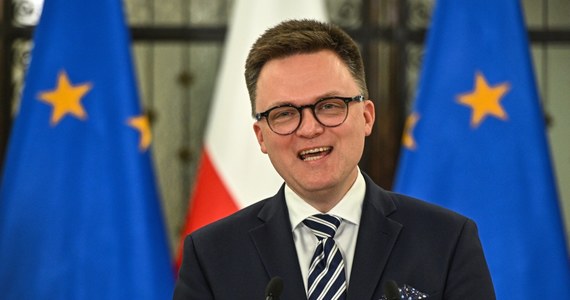 Premier przedstawił dziś obszerny plan, zakładający stworzenie ponadpartyjnego rządu i zrealizowanie programu stanowiącego połączenie propozycji wszystkich ugrupowań zasiadających w Sejmie. Politycy opozycji na czele z marszałkiem Szymonem Hołownią nie pozostawiają suchej nitki na planach i zapowiedziach przedstawionych dziś przez Mateusza Morawieckiego.