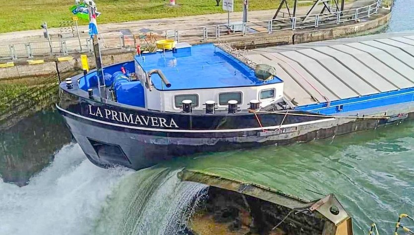 Statek staranował wrota śluzy. Wielkie straty, naprawa potrwa rok