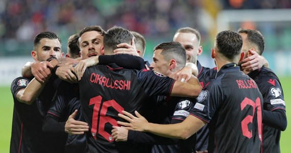 Mołdawia zremisowała z Albanią 1:1 (0:1) w meczu grupy E eliminacji Euro 2024. Dzięki takiemu rezultatowi Biało-Czerwoni nadal są w grze o bezpośredni awans do turnieju. Albania zapewniła sobie już natomiast udział na Euro.