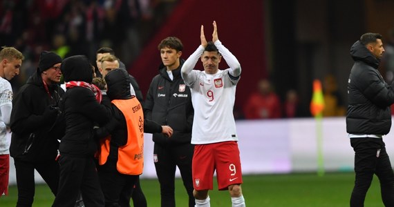 "Widzę dużo pozytywów" - powiedział Robert Lewandowski po zremisowanym 1:1 meczu z Czechami w Warszawie w eliminacjach Euro 2024. Polscy piłkarze stracili szanse awansu z grupy, ale będą walczyć o udział w turnieju w Niemczech w przyszłorocznych barażach.