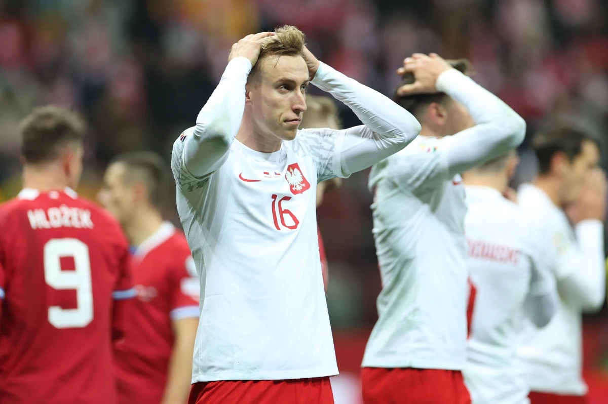 Eliminacje do Euro 2024 były najgorszą reprezentacyjną batalią od dawna. Miał być łatwy awans na mistrzostwa, a jest konieczność gry w barażach. W ośmiu spotkaniach nasza reprezentacja zdobyła 11 punktów. W eliminacyjnych meczach Fernando Santos i Michał Probierz postawili na 32 piłkarzy, z czego tylko dwóch zagrało od deski do deski - Wojciech Szczęsny i Jakub Kiwior. Czas na podsumowanie nieudanych dla nas eliminacji.