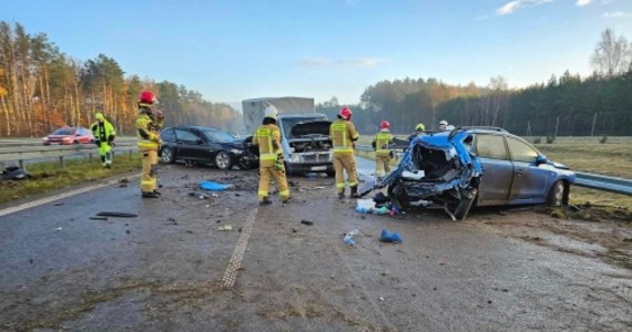 Cztery osoby trafiły do szpitala po wypadku w miejscowości Błotnica w gminie Kołobrzeg w Zachodniopomorskiem. Na drodze S6 zderzyły się cztery samochody. Wśród poszkodowanych jest dziecko. 