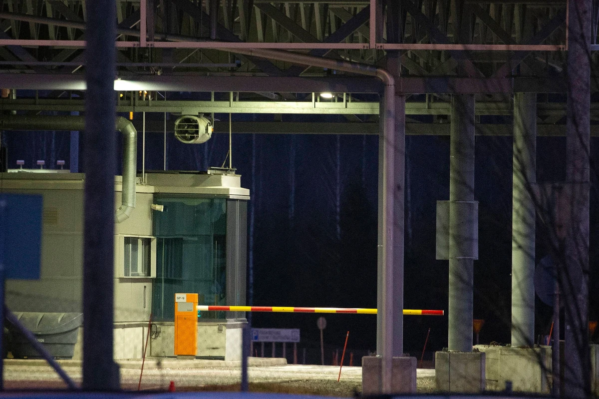 Finowie tymczasowo zamknęli przejście graniczne w Kuhmo-Vartius, będące obecnie najbardziej wysuniętym na południe punktem przeprawy do Rosji. Przyczyną jest napływ grup migrantów od strony Rosji, przemieszczających się na rowerach i hulajnogach.