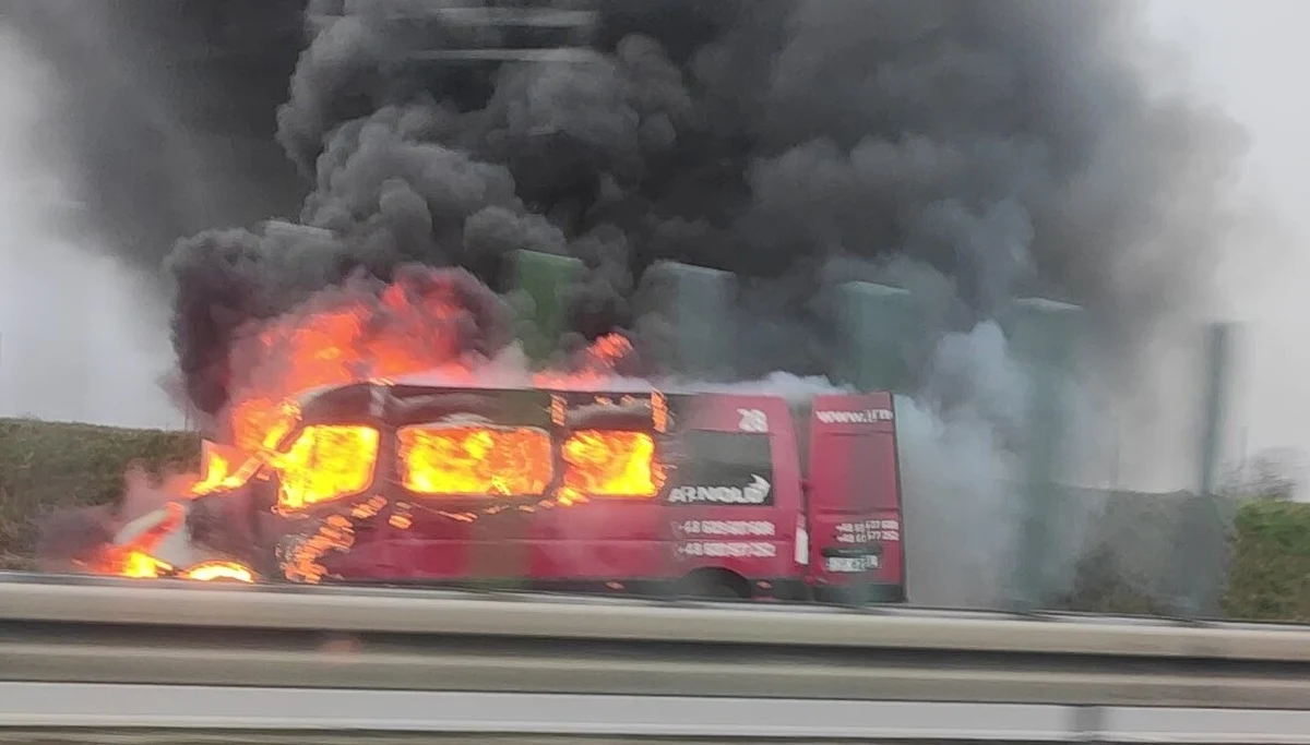 Na autostradzie A4, w pobliżu Kątów Wrocławskich w województwie dolnośląskim, doszło do pożaru busa. Przez godzinę zablokowany był jeden pas w stronę granicy.