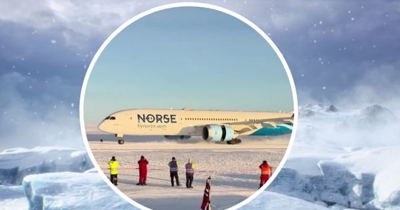 Pas startowy wyrzeźbiony w śniegu i lodzie o długości 3 kilometrów i szerokości 60 metrów - w takim miejscu w środę lądował Boeing 787 Dreamliner. Maszyna po raz pierwszy w historii dotarła na Antarktydę. Cel? Rozwój norweskich badań antarktycznych.