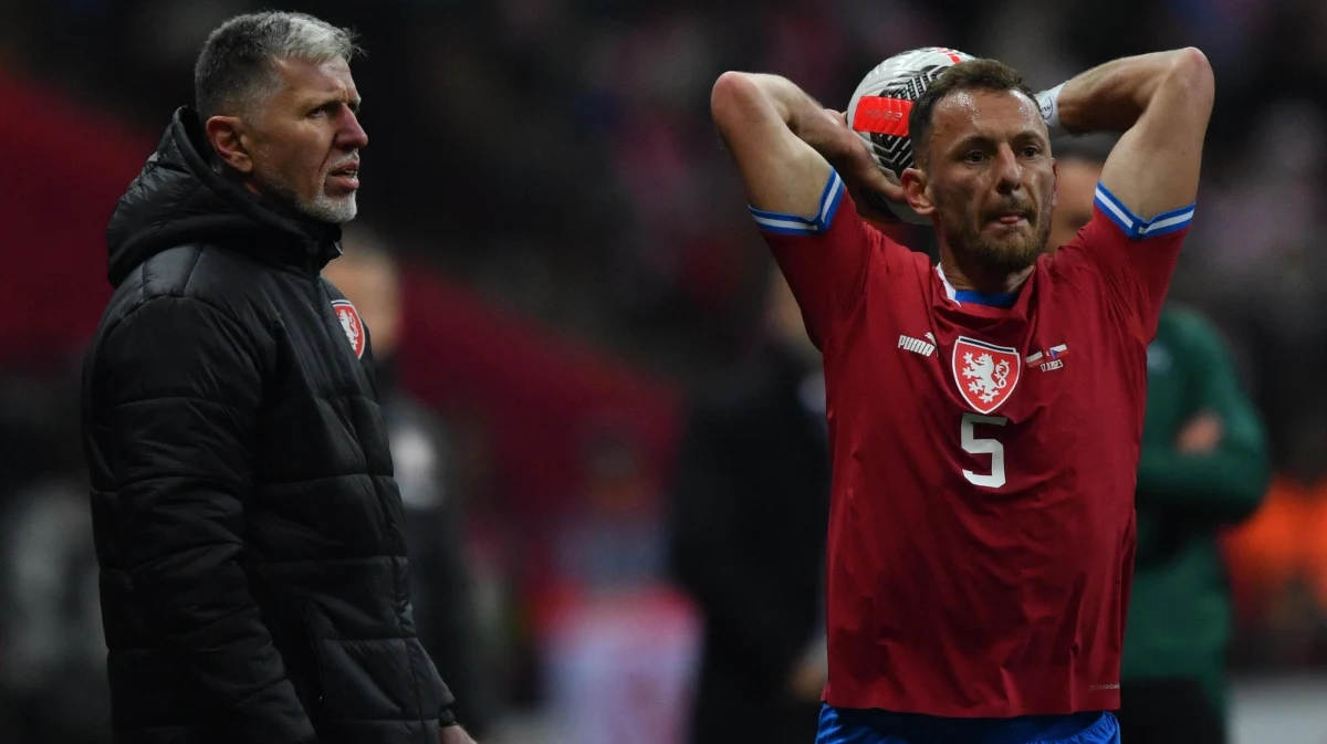 Reprezentacja Czech, która w piątek zremisowała z Biało-Czerwonymi na PGE Narodowym, ma kłopot przed meczem z Mołdawią. Ze zgrupowania wylecieli bowiem trzej kluczowi piłkarze, którzy dopuścili się "naruszenia regulaminu". Pod tym hasłem kryje się dobra zabawa, albo nawet zbyt dobra, w okresie, gdy na rozrywkę czasu nie ma...