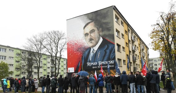 Mural Romana Dmowskiego, jednego z ojców niepodległości, powstał w Białymstoku. W niedzielę oficjalnie odsłonięto go na ścianie jednego z bloków mieszkalnych.