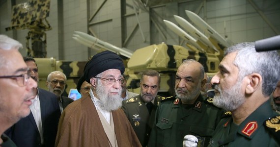 ​Najwyższy duchowo-polityczny przywódca Iranu ajatollah Ali Chamenei wezwał kraje muzułmańskie, które utrzymują relacje polityczne z Izraelem, aby zerwały je przynajmniej "na ograniczony czas" - przekazała w niedzielę agencja Reutera.