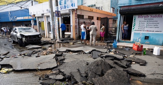 Ulewne deszcze, które przeszły w ciągu ostatnich 48 godzin nad Republiką Dominikańską, spowodowały śmierć co najmniej 21 osób, w tym 3 dzieci. Tysiące ludzi szukało schronienia na wyżej położonych terenach - poinformowały w niedzielę władze.