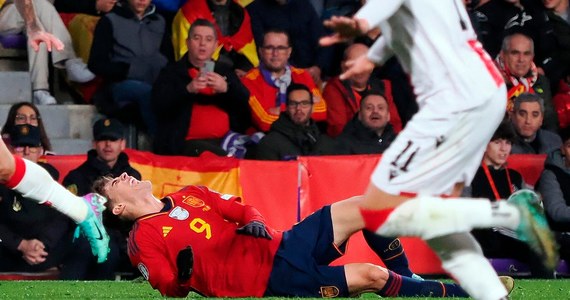 Pomocnik piłkarskiej reprezentacji Hiszpanii i FC Barcelona Gavi doznał poważnej kontuzji kolana podczas zwycięskiego 3:1 meczu z Gruzją w kwalifikacjach Euro 2024. Władze katalońskiego klubu rozważają złożenie formalnej skargi do rodzimej federacji.
