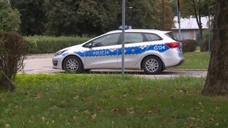 Wjechała autem do rowu. Potem pogryzła policjanta