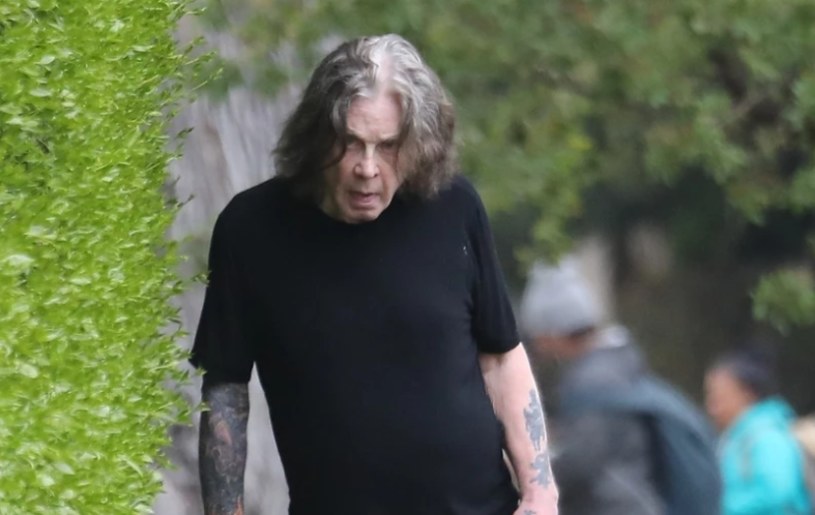 Ozzy Osbourne nie poddaje się w walce o powrót na scenę. Niestety bliscy wokalisty zdają sobie sprawę z tego, że z racji pogłębiającej się choroby, jego wysiłki mogą spełznąć na niczym. Żona artysty, Sharon Osbourne, jest przy nim od 41 lat. Teraz wyjawiła nowe informacje o zdrowiu swojego męża i perspektywach na najbliższą przyszłość. 