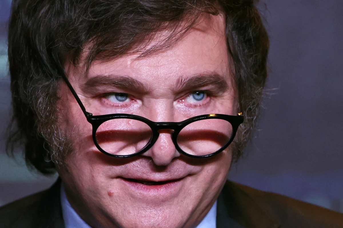 "Argentyński Trump", "El Loco" (szalony), "El Peluca" (peruka) - epitetów dla Javiera Milei jest niemało. Od teraz jednak najważniejszym będzie "panie prezydencie". Milei wygrał drugą turę wyborów prezydenckich i zapowiedział budowę "nowej Argentyny" i "koniec dekadencji". Wokół nowego przywódcy narosło tyleż nadziei co kontrowersji. Również w Europie.