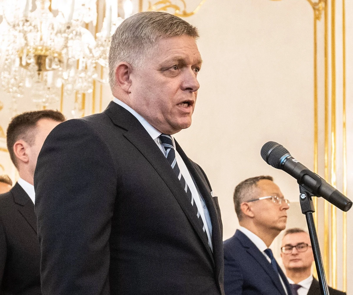 Premier Słowacji Robert Fico ogłosił w poniedziałek, że przestaje się kontaktować z czterema mediami, które - jego zdaniem - przekazują nieprawdziwe, czasem niepełne informacje, a czasami nie informują o niektórych faktach. Bojkot ma trwać do czasu, gdy redakcje „zaczną wypełniać ustawowe obowiązki”.
