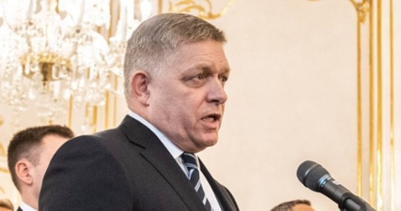 Premier Słowacji Robert Fico ogłosił w poniedziałek, że przestaje się kontaktować z czterema mediami, które - jego zdaniem - przekazują nieprawdziwe, czasem niepełne informacje, a czasami nie informują o niektórych faktach. Bojkot ma trwać do czasu, gdy redakcje „zaczną wypełniać ustawowe obowiązki”.