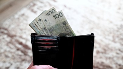"Rz": Polacy wciąż potrzebują pomocy w spłacie kredytów