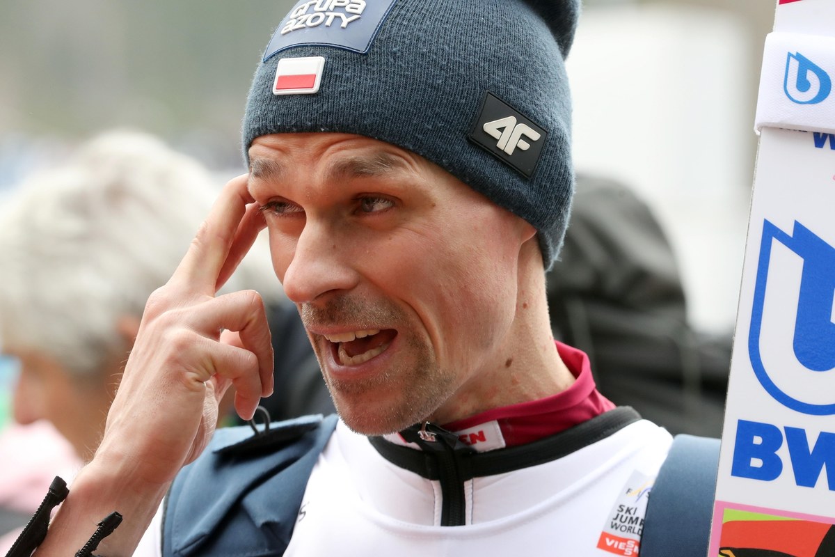 Piotr Żyła liczy na kolejny udany sezon. Nasz skoczek narciarski marzy o podium klasyfikacji generalnej Pucharu Świata i łakomie spogląda w stronę styczniowych mistrzostw świata w lotach narciarskich. Przed sezonem opowiedział, jakie są jego ulubione skocznie i wyraził dezaprobatę dla zmian w regulaminie Pucharu Świata. FIS zdecydował o zmniejszeniu liczby skoczków z najmocniejszych krajów, którzy będą mogli startować w Pucharze Świata.