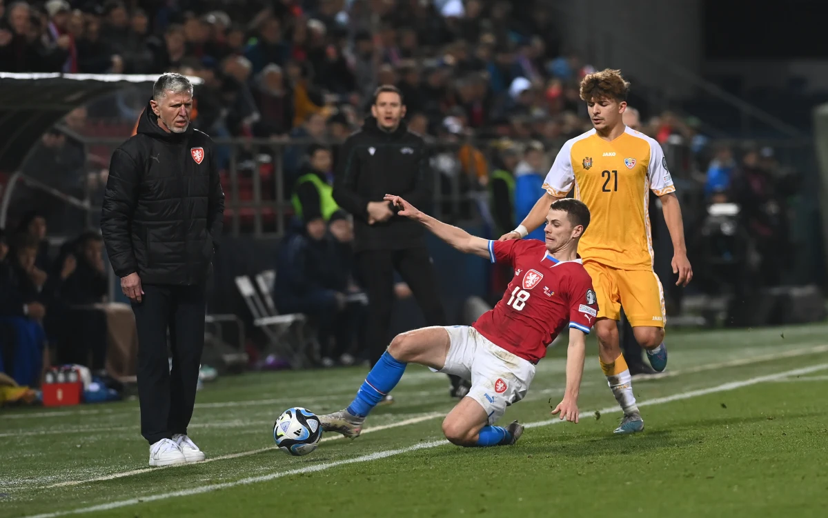 Jaroslav Silhavy nie będzie dłużej selekcjonerem piłkarskiej reprezentacji Czech. Mimo wywalczenia awansu na Euro 2024 zrezygnował z dalszej pracy. Czesi po pokonaniu Mołdawii 3:0 zajęli drugie miejsce w eliminacyjnej grupie E, wyprzedzając Polskę.