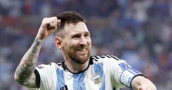 ​Sześć koszulek noszonych przez Lionela Messiego podczas zwycięskiego dla Argentyny mundialu 2022 w Katarze zostanie wystawionych na sprzedaż w grudniu. Ich szacowana wartość to ponad 10 milionów dolarów - podaje dom aukcyjny Sotheby's.