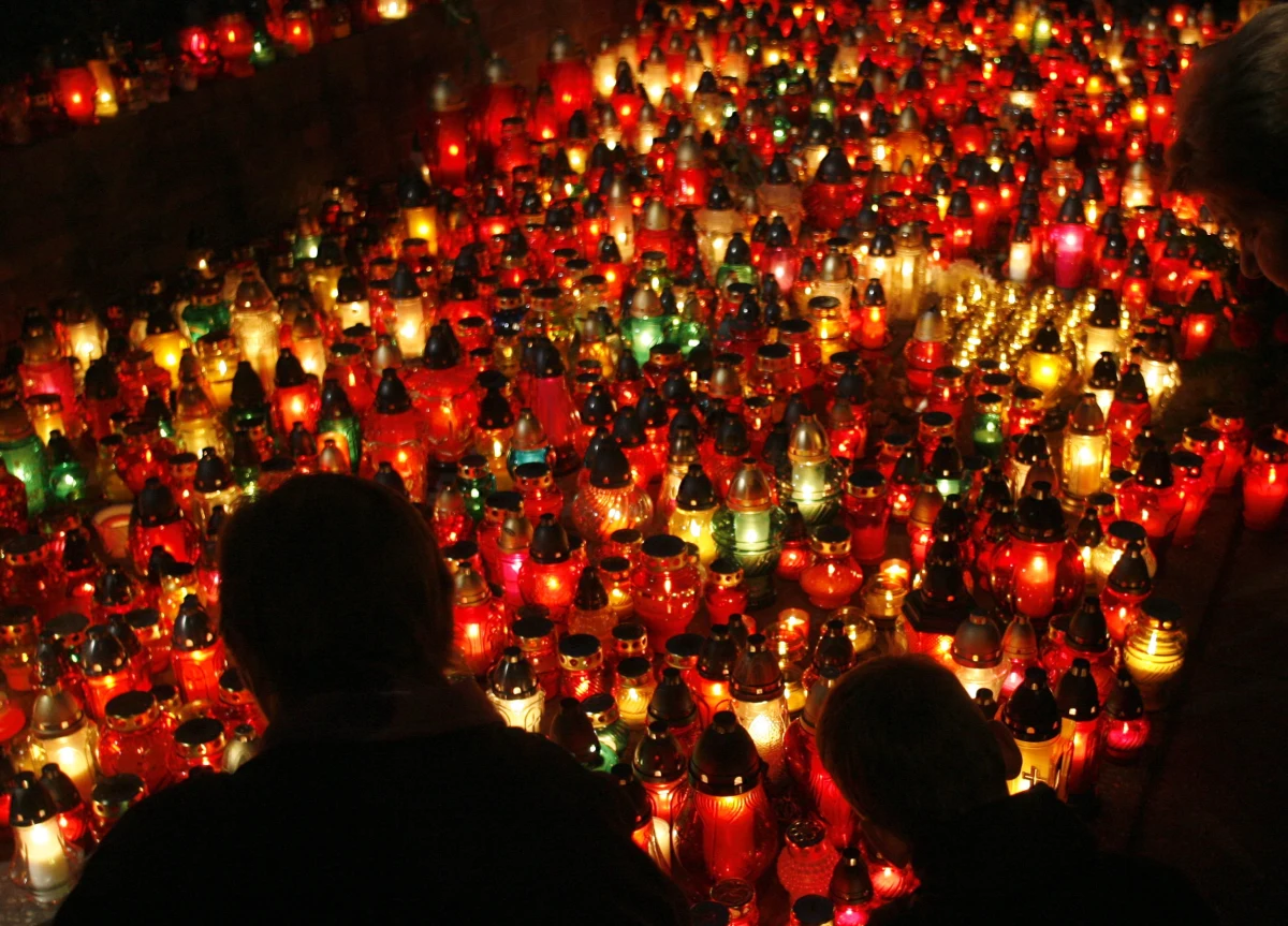 Dziś mija 17 lat od katastrofy w kopalni Halemba w Rudzie Śląskiej. Podczas prac likwidacyjnych 1030 m pod ziemią doszło do wybuchu metanu i pyłu węglowego. Zginęło 23 górników. Był to jeden z najtragiczniejszych wypadków we współczesnym polskim górnictwie. 