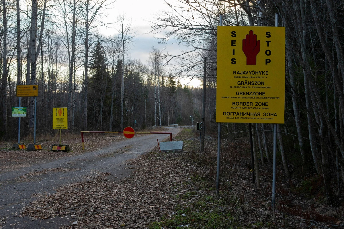 Władze Finlandii rozważają zamknięcie całej granicy z Rosją w nocy z 21 na 22 listopada. Informuje o tym w najnowszej analizie amerykański Instytut Studiów nad Wojną (ISW).