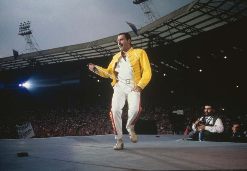 Głośno zrobiło się o znanym utworze Queen "Fat Bottomed Girls". Ma być zbyt kontrowersyjny na obecne standardy, dlatego też został usunięty z najnowszej edycji składanki "Greatest Hits".