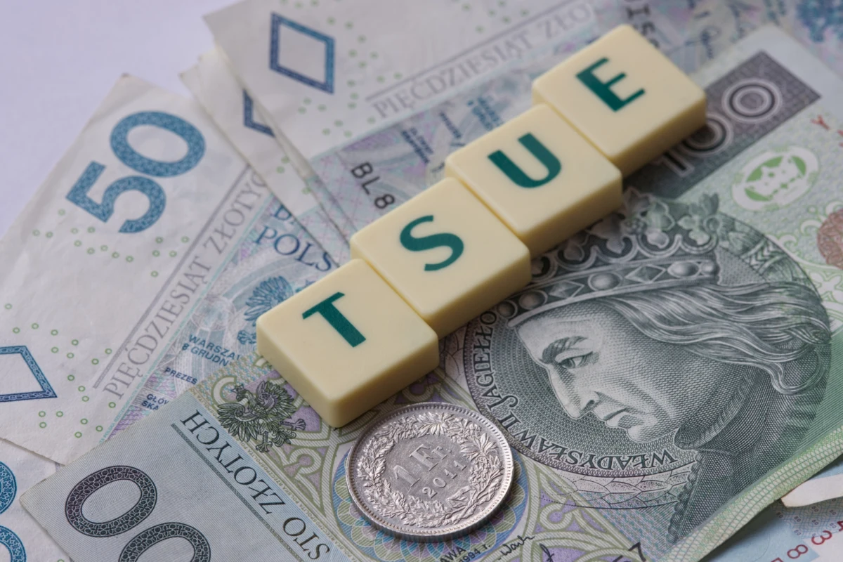 Do 30 listopada Trybunał Konstytucyjny odroczył ogłoszenie orzeczenia w sprawie unijnych przepisów, na podstawie których Trybunał Sprawiedliwości UE nałożył kary na Polskę ws. kopalni Turów i byłej Izby Dyscyplinarnej SN. We wtorek TK zakończył rozpoznawanie tej sprawy.