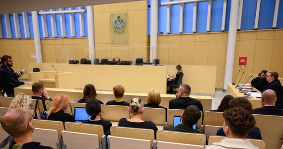 Sąd Okręgowy w Poznaniu uchylił nieprawomocny wyrok uniewinniający ponad 30 osób oskarżonych w związku z protestem w poznańskiej katedrze po wyroku Trybunału Konstytucyjnego ws. aborcji. Sprawą ponownie zajmie się sąd rejonowy.