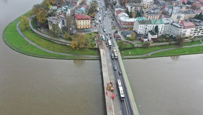 Otwarcie Mostu Dębnickiego później. Deszcz pokrzyżował plany 