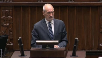 "To zdrada stanu". Antoni Macierewicz grzmiał z mównicy