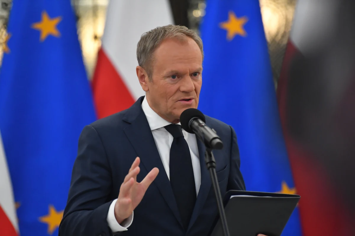 Nie wybieram się nigdzie, będę zajmował się polskimi sprawami - zadeklarował we wtorek lider PO Donald Tusk, pytany, czy zamierza w Brukseli zastąpić obecną szefową KE. Dodał, że za kilka tygodni oficjalnie Ursula von der Leyen dostanie wsparcie także od jego politycznej formacji na kolejną kadencję.