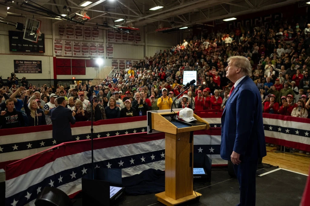 Donald Trump jest już w trybie kampanijnym i spotyka się z wyborcami. Na zdjęciu w Fort Dodge w stanie Iowa