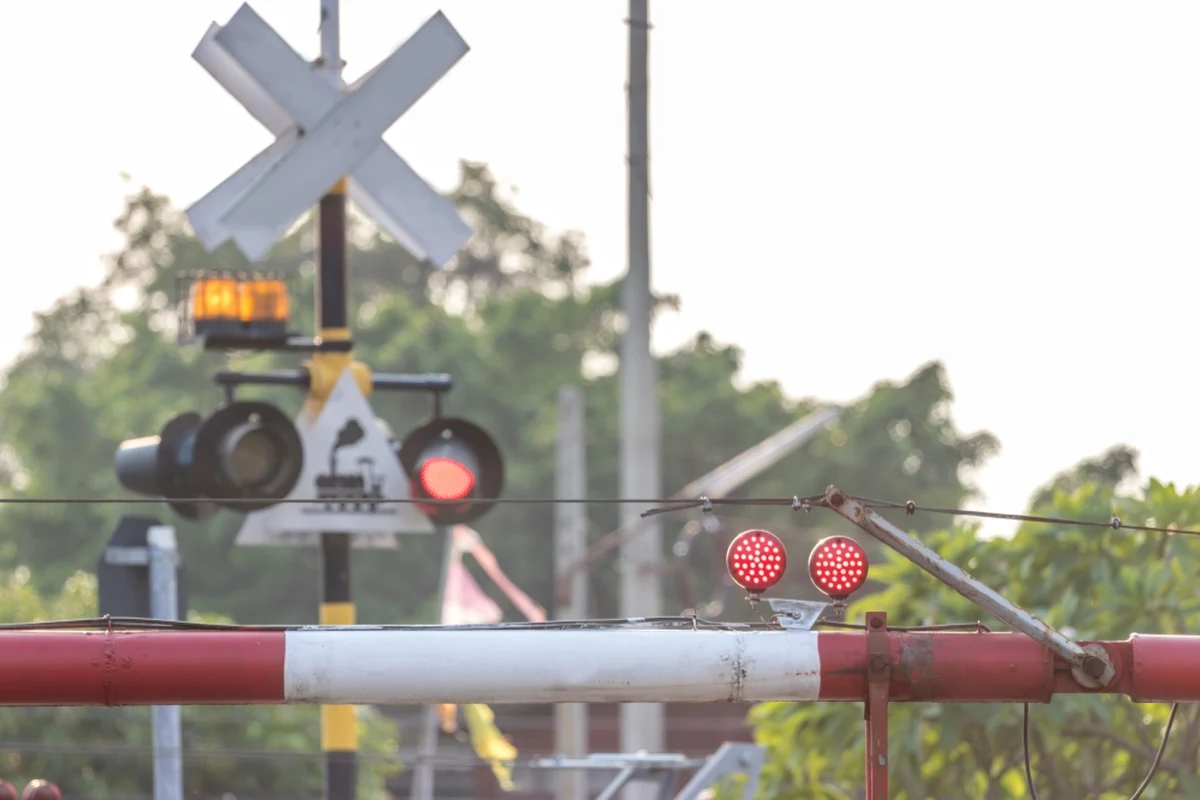 Pociąg śmiertelnie potrącił 15-latka w miejscowości Belęcin w powiecie wolsztyńskim w Wielkopolsce. Policjanci zbadali miejsce wypadku i zabezpieczyli torowisko.