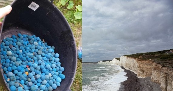Na brytyjskich plażach w ostatnich dniach znaleziono ponad tysiąc niebieskich kulek. Organizacja Tees Valley Wildlife Trust alarmuje, że pochodzą one z elektrowni jądrowej Hartlepool. 