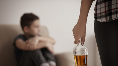 Kompletnie pijani rodzice zajmowali się 5-letnim dzieckiem
