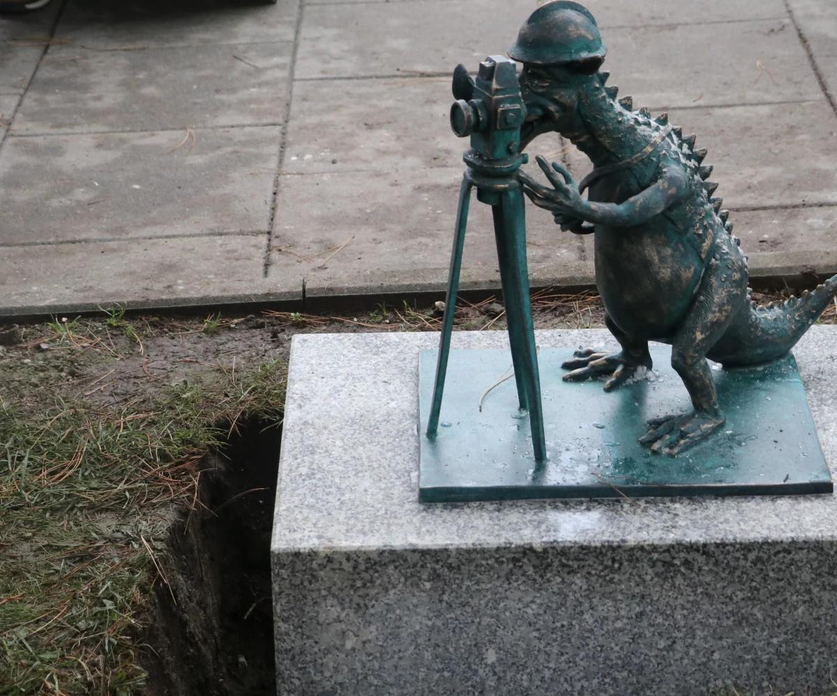 W Krakowie rozpoczęto oficjalnie budowę Smoczego Szlaku. Na ulicach miasta pojawią się małe figury smoków. Pierwszy z nich został właśnie zamontowany przy ulicy Edwarda Dembowskiego, niedaleko rynku Podgórskiego.