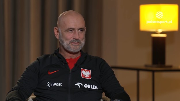 Michał Probierz w ekskluzywnej rozmowie dla Polsatu Sport, którą przeprowadził Marcin Feddek wypowiedział się między innymi na temat atmosfery panującej w szatni piłkarskiej reprezentacji Polski.

