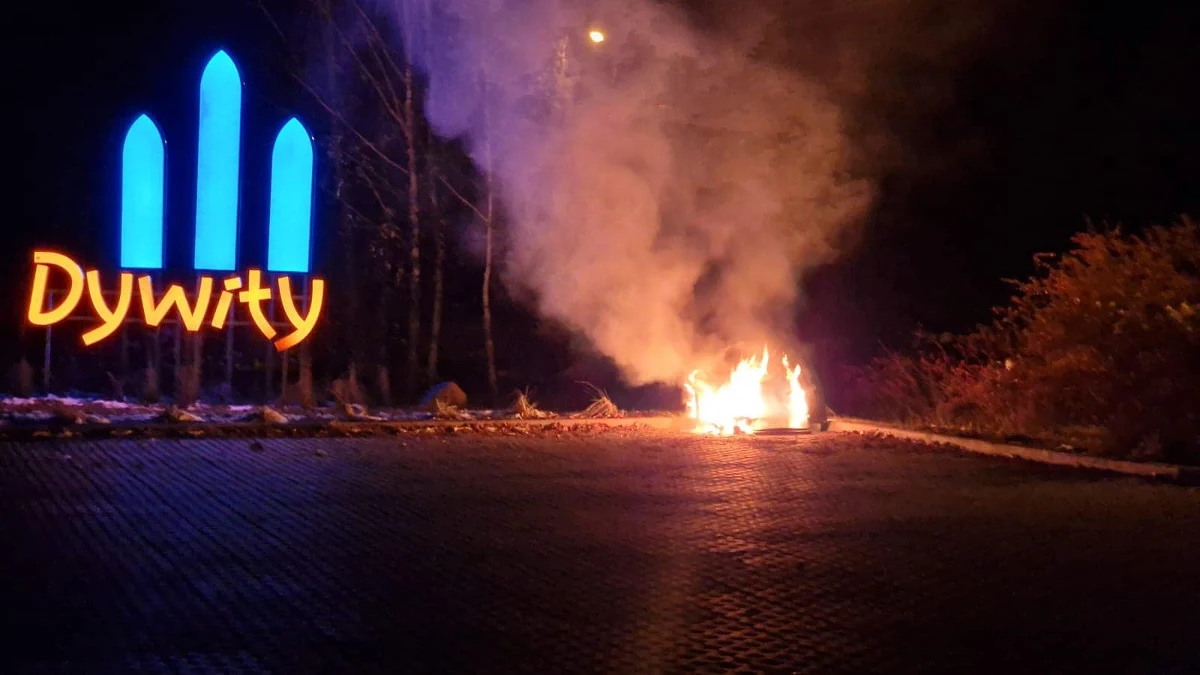 W gminie Dywity pod Olsztynem doszło do kolejnych aktów wandalizmu. W nocy ktoś podpalił toaletę przy cmentarzu, zniszczona została też wiata przystankowa. Szkód jest jednak więcej, sprawą zajmuje się już policja.