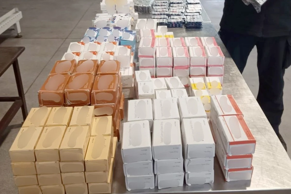 Ponad 47 tys. tabletek na potencję o wartości 544 tys. złotych próbował nielegalnie przewieźć przez polsko-ukraińską granicę 42-letni kierowca ciężarówki. Straż graniczna przejęła towar.