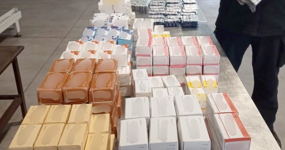 Ponad 47 tys. tabletek na potencję o wartości 544 tys. złotych próbował nielegalnie przewieźć przez polsko-ukraińską granicę 42-letni kierowca ciężarówki. Straż graniczna przejęła towar.