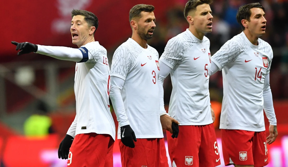 Po fatalnych eliminacjach piłkarska reprezentacja Polski znalazła się w czwartym, najsłabszym koszyku, przed losowaniem grup turnieju finałowego Euro 2024 w Niemczech. Problem w tym, że Biało-Czerwoni wciąż nie wywalczyli awansu. Jeśli przejdą baraże, mogą znaleźć się w "grupie śmierci".