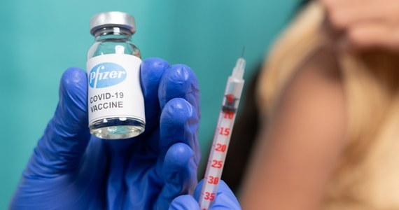 "Są szanse, że Polska uniknie kary" - tak minister zdrowia Katarzyna Sójka komentuje w RMF FM informację o tym, że firma Pfizer złożyła w sądzie w Brukseli pozew przeciwko Polsce za niewywiązanie się z umowy na zakup szczepionek przeciw Covid-19.