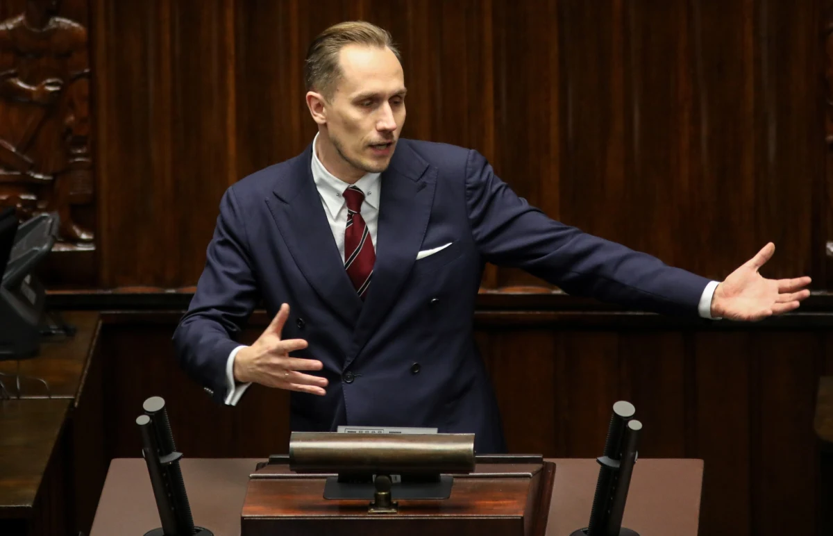 Sejm po godzinie 11 wznowił pierwsze posiedzenie nowej kadencji, rozpoczęte w zeszłym tygodniu. Zgodnie z harmonogramem, posłowie rozpatrują w pierwszym czytaniu obywatelski projekt ustawy ws. refundacji in vitro. To jedyny projekt, którym dzisiaj zajmuje się Sejm, głosowanie nad nim odbędzie się najwcześniej za tydzień. Przeciwko projektowi obywatelskiemu o refundacji in vitro opowiedziała się tylko Konfederacja. Grzegorz Braun nazwał go "rozwiązaniem z piekła rodem". Nawet politycy PiS, partii, której członkowie w poprzedniej kadencji nie chcieli zająć się obywatelskim projektem ustawy, deklarują jej poparcie.