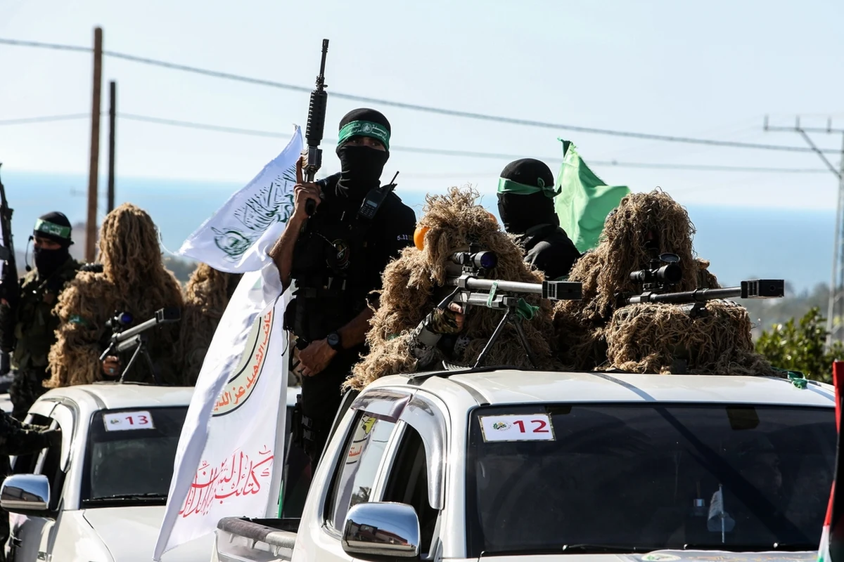 Zgodnie z porozumieniem Izraela i Hamasu, 50 izraelskich obywateli uprowadzonych 7 października z terenów granicznych Izraela i Strefy Gazy ma jutro odzyskać wolność. "To pokazuje, że Hamas po 40 dniach wojny wciąż jest na tyle silny, żeby stawiać opór i robić pauzę humanitarną w działaniach wojennych" - mówi Marcin Krzyżanowski, orientalista, specjalista od Bliskiego Wschodu i były dyplomata na antenie internetowego Radia RMF24.