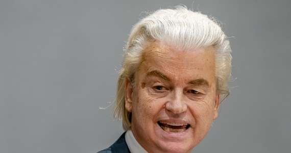 Geert Wilders i jego  prawicowa oraz antyislamska Partia Wolności (PVV) zwyciężają zdecydowanie w wyborach do izby niższej parlamentu Holandii (Tweede kamer). Według wstępnych szacunków partia Wildersa może zdobyć 35 mandatów w 150-osobowym gremium. 