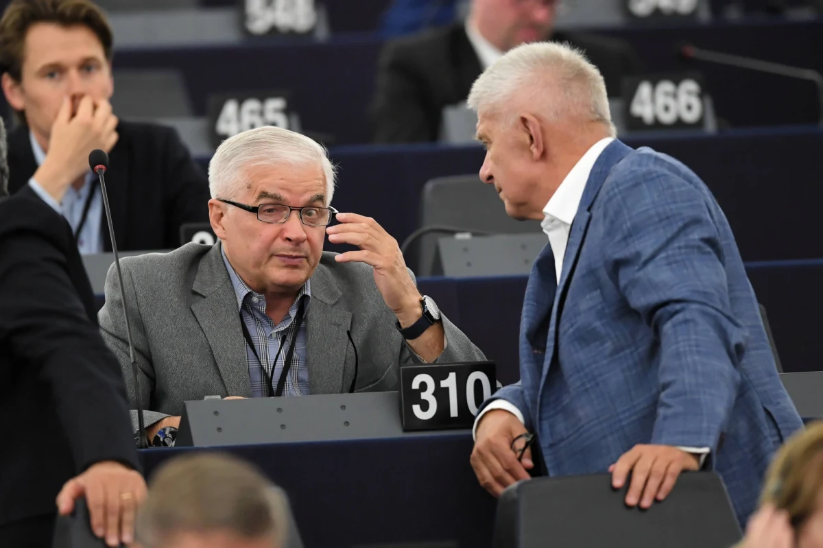 To, że Lewica jest w koalicji z PO, nie przekłada się na głosowania w Parlamencie Europejskim, gdzie politycy PO i Lewicy należą do innych frakcji. Umowa koalicyjna nie dotyczy głosowań w PE - powiedział sekretarz klubu Lewicy Dariusz Wieczorek o głosowaniu ws. rezolucji dot. zmian w traktatach UE. Poparli ją lewicowi europosłowie, przeciwni byli m.in. przedstawiciele PiS, PO i PSL.