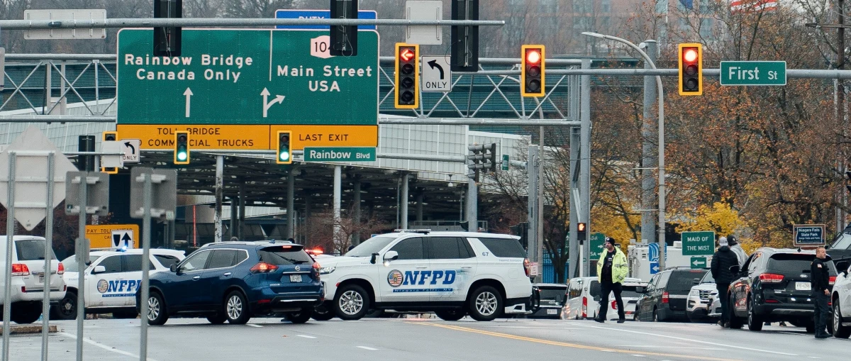 W samochodzie, który wybuchł na moście Rainbow Bridge między USA i Kanadą, nie było materiałów wybuchowych - oświadczyło FBI. Nie wykryto też niczego, co łączyłoby tę sprawę z terroryzmem. W wyniku eksplozji zginęły dwie osoby, które były w aucie. 