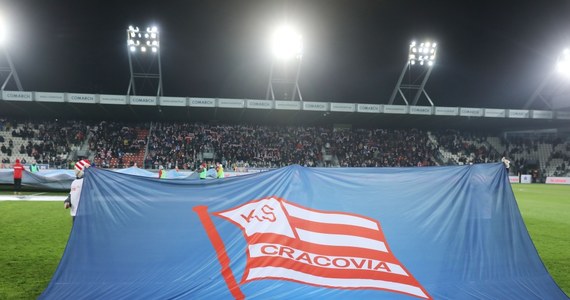 Rada Miasta Krakowa przyjęła uchwałę wyrażającą zgodę na sprzedaż, za ponad 21 milionów złotych, 33 procent akcji Miejskiego Klubu Sportowego Cracovia SSA większościowemu właścicielowi – firmie Comarch SA.
