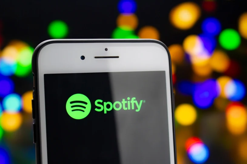 Rewolucja na Spotify. Tworzenie coverów z AI stanie się legalne