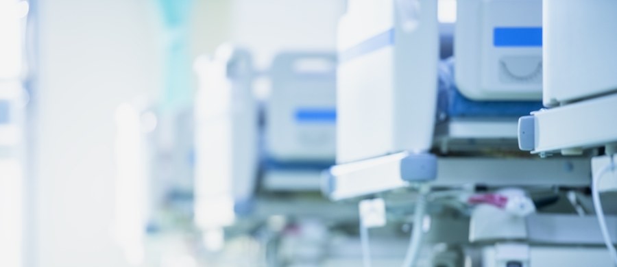 Szpital na szczecińskich Pomorzanach ogranicza przyjęcia planowe pacjentów i odwołuje część zabiegów. Powodem jest sytuacja epidemiologiczna i rosnąca liczba zakażeń koronawirusem. 